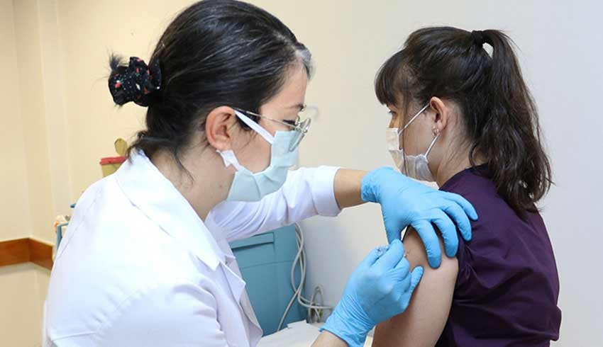 Hacettepe de Çin aşısının ikinci dozu yapıldı: Ciddi bir yan etki görülmedi